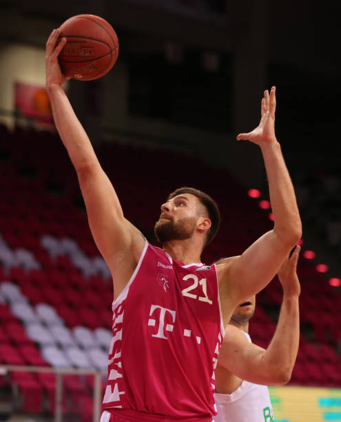 战胜了强大 战胜了强大